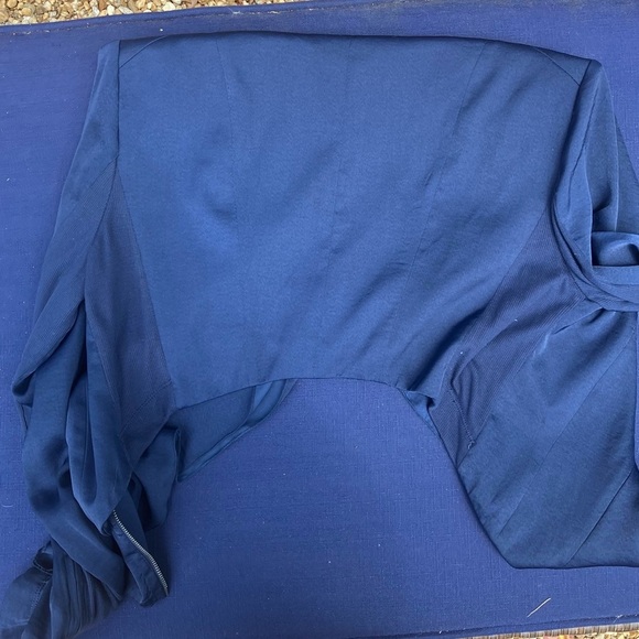 BCBG MaxAzria Cobalt Blue Flora Ruffled Jacket padded shoulders Size Medium - Picture 9 of 9